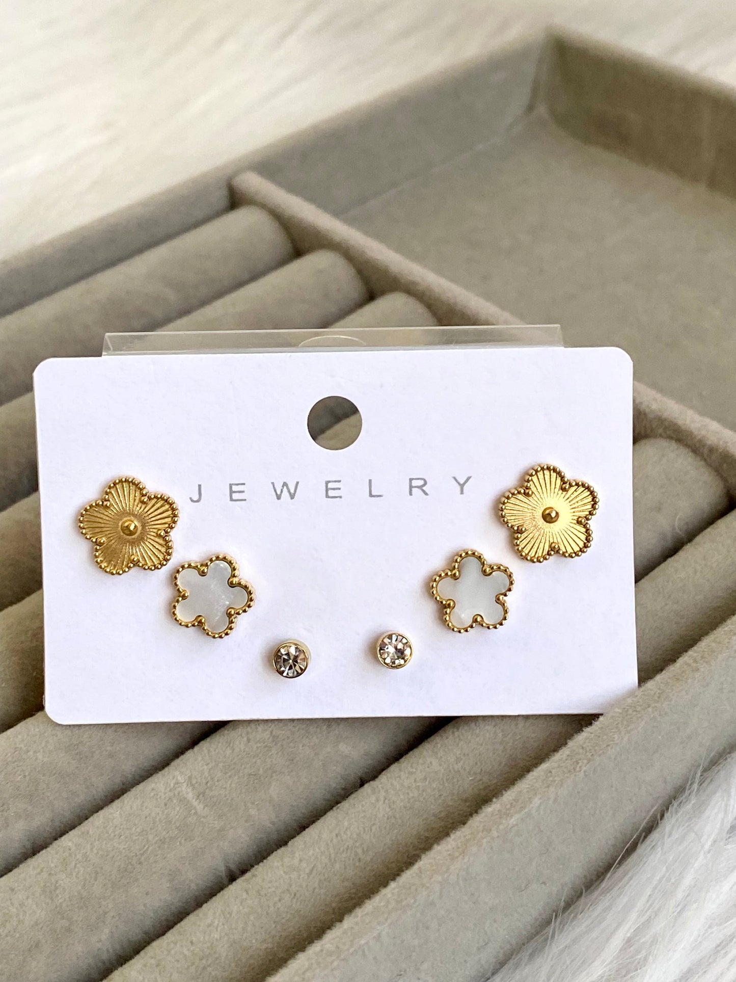 White and Gold Flower Earring