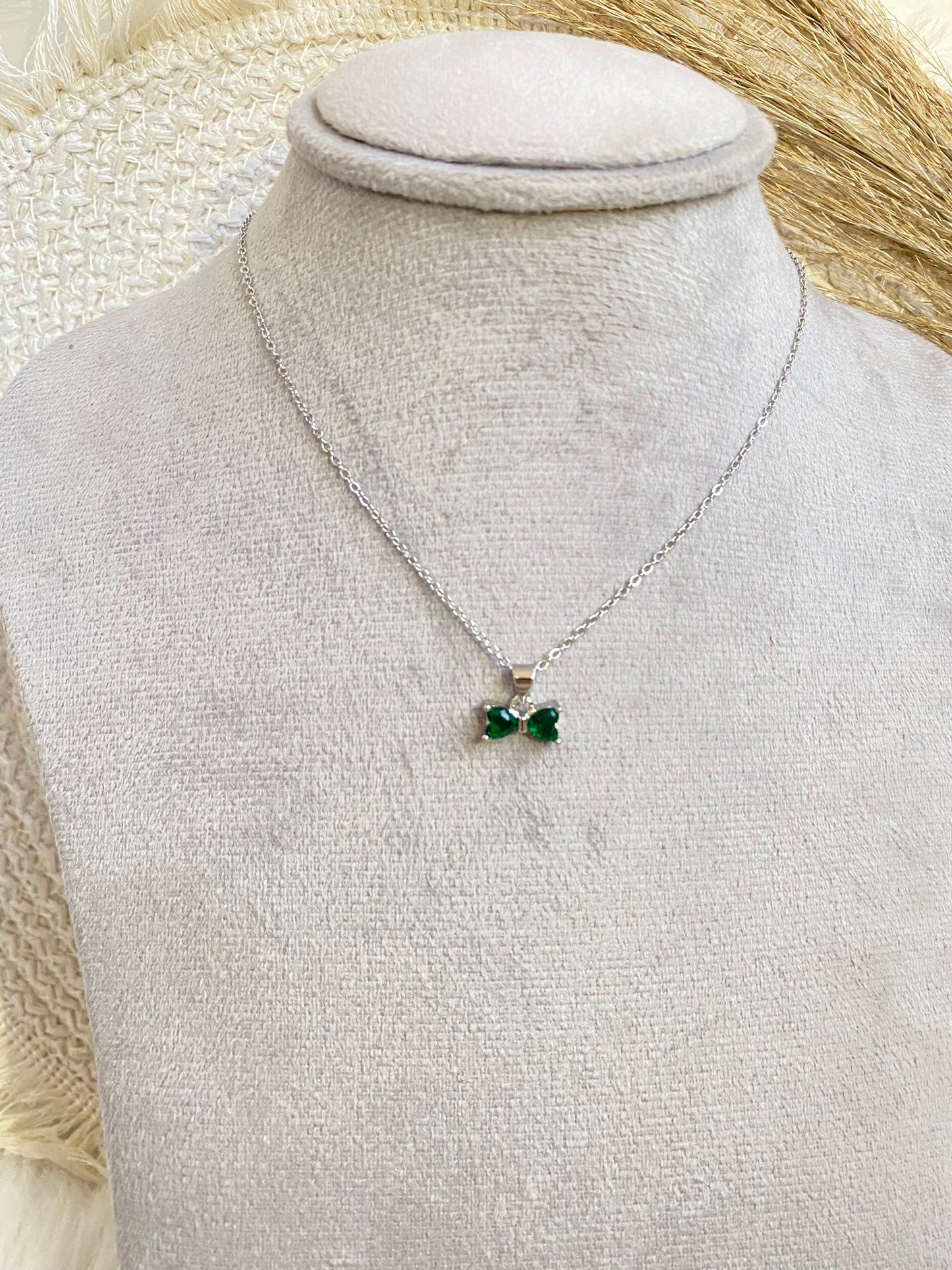 Silver Bow Necklade